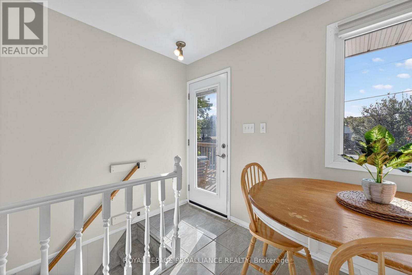 












14 CHESTERFIELD DRIVE

,
Loyalist (Amherstview),




Ontario
K7N1M2

