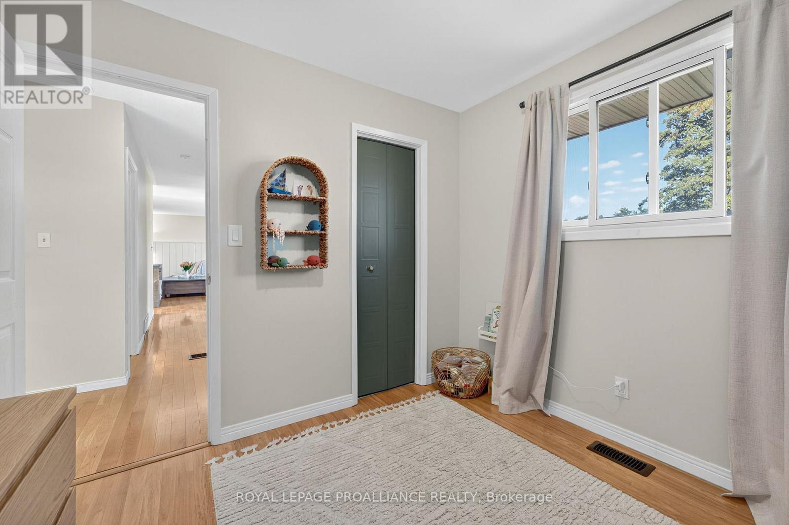 












14 CHESTERFIELD DRIVE

,
Loyalist (Amherstview),




Ontario
K7N1M2

