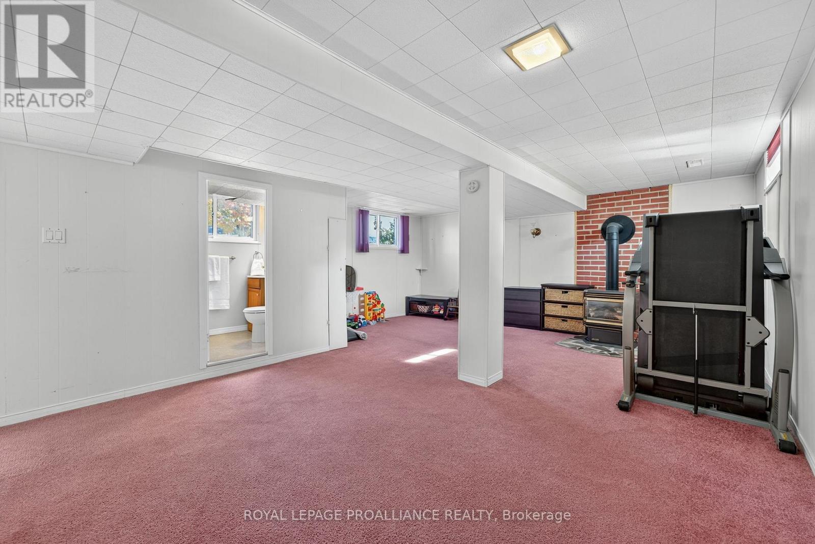 












14 CHESTERFIELD DRIVE

,
Loyalist (Amherstview),




Ontario
K7N1M2

