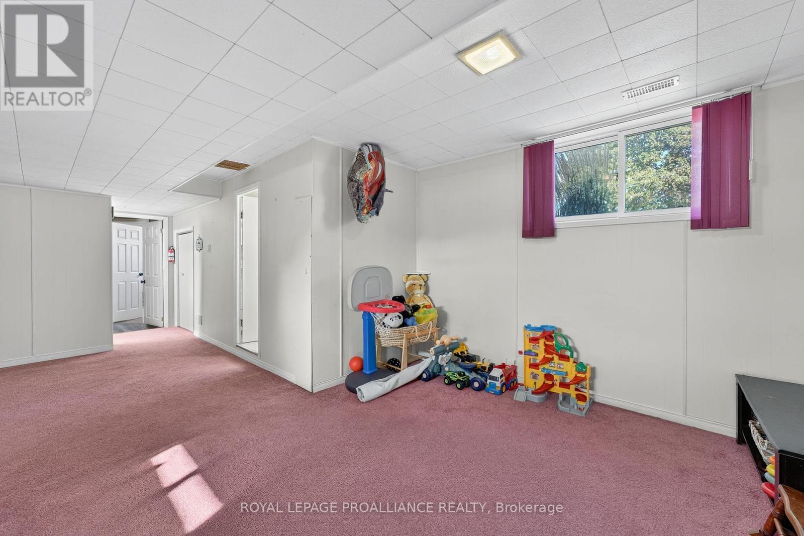 












14 CHESTERFIELD DRIVE

,
Loyalist (Amherstview),




Ontario
K7N1M2

