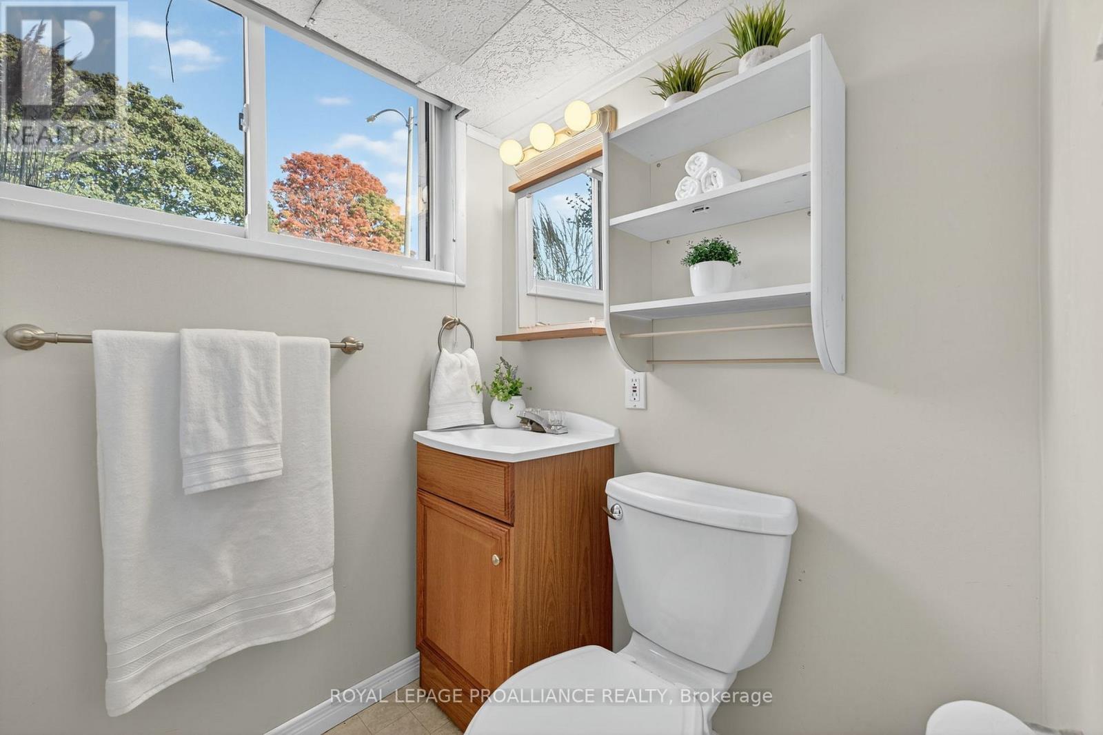 












14 CHESTERFIELD DRIVE

,
Loyalist (Amherstview),




Ontario
K7N1M2

