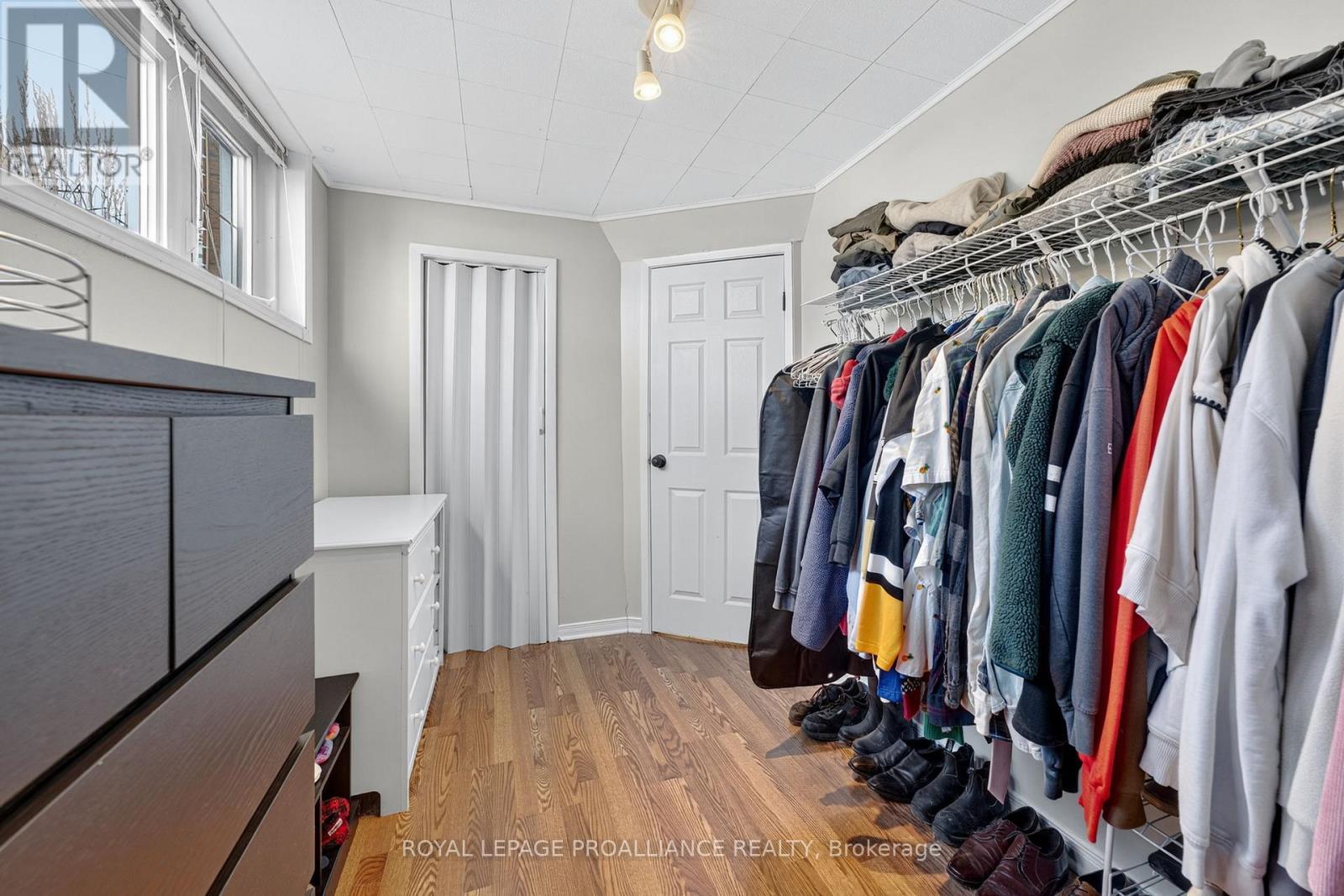 












14 CHESTERFIELD DRIVE

,
Loyalist (Amherstview),




Ontario
K7N1M2

