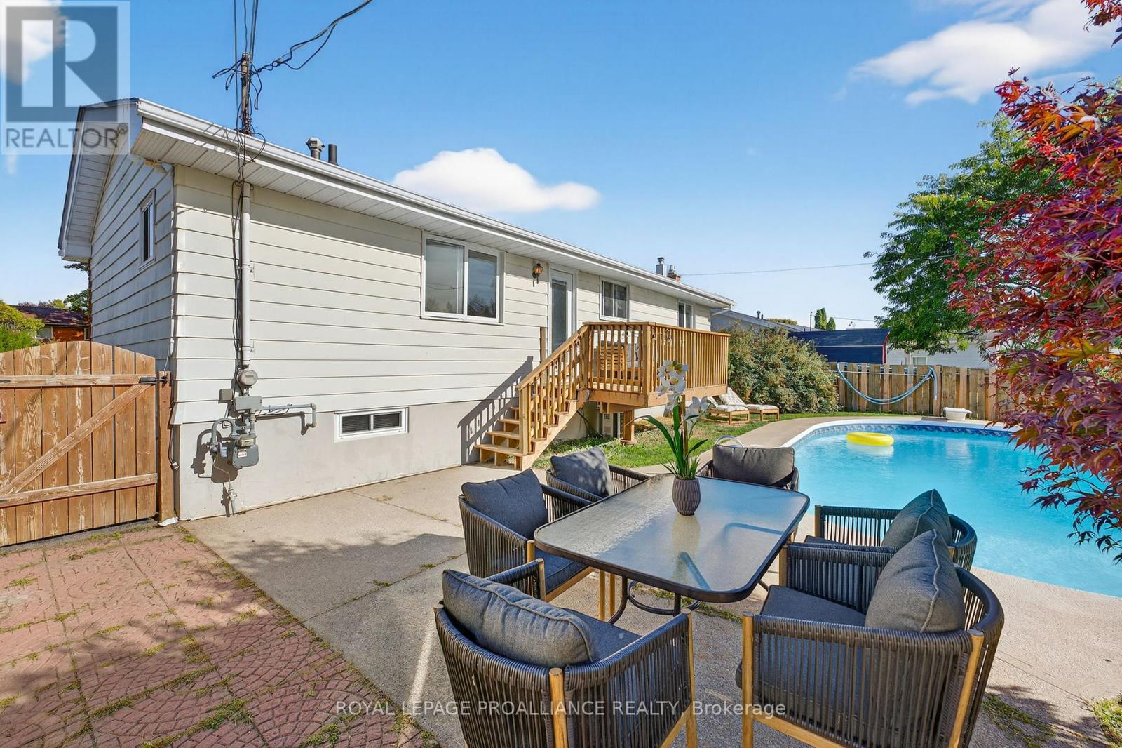 












14 CHESTERFIELD DRIVE

,
Loyalist (Amherstview),




Ontario
K7N1M2

