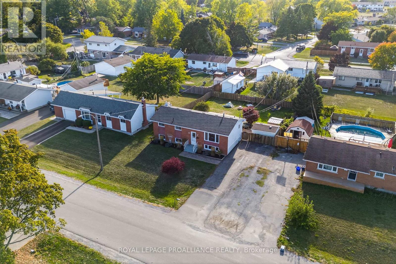 












14 CHESTERFIELD DRIVE

,
Loyalist (Amherstview),




Ontario
K7N1M2

