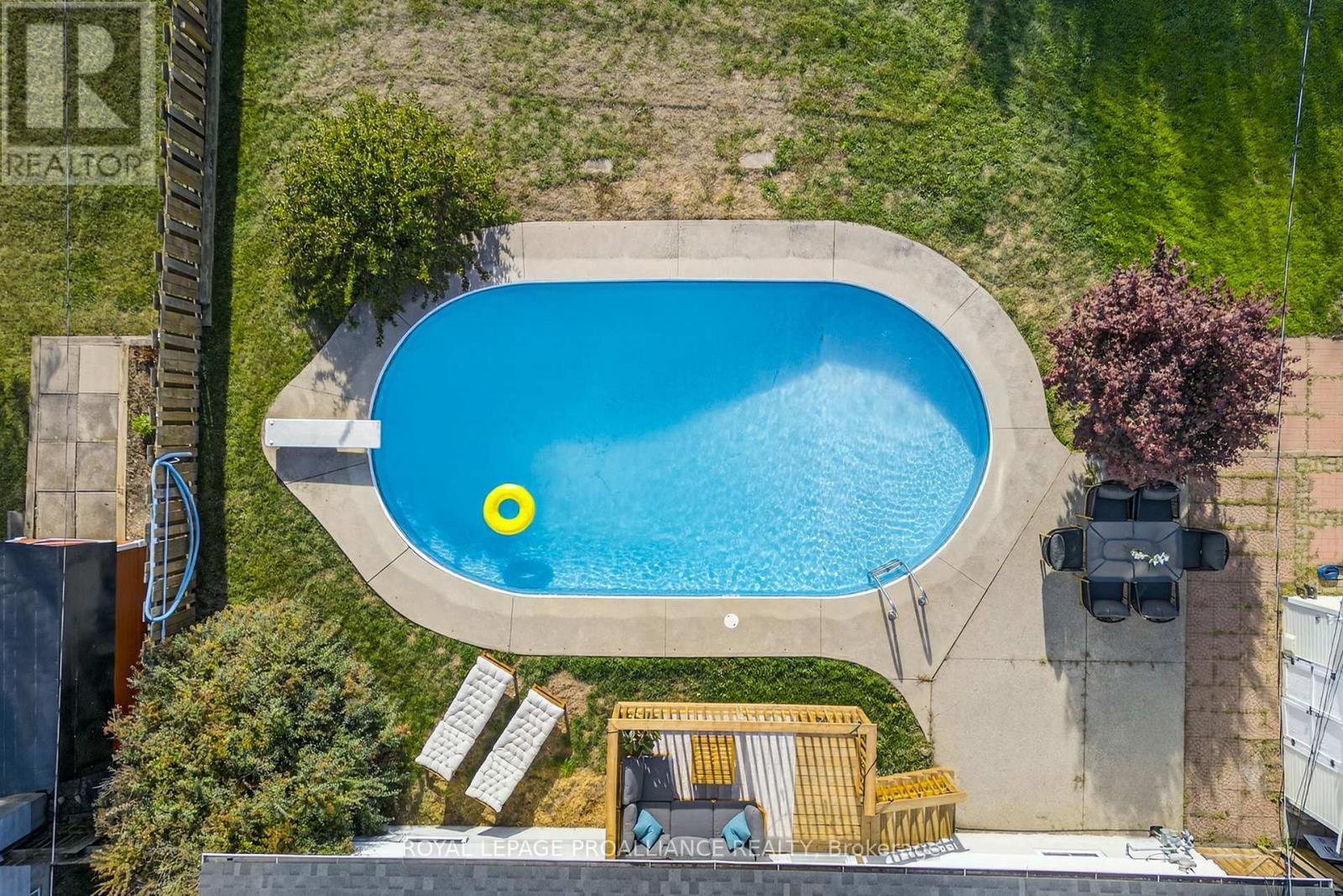 












14 CHESTERFIELD DRIVE

,
Loyalist (Amherstview),




Ontario
K7N1M2

