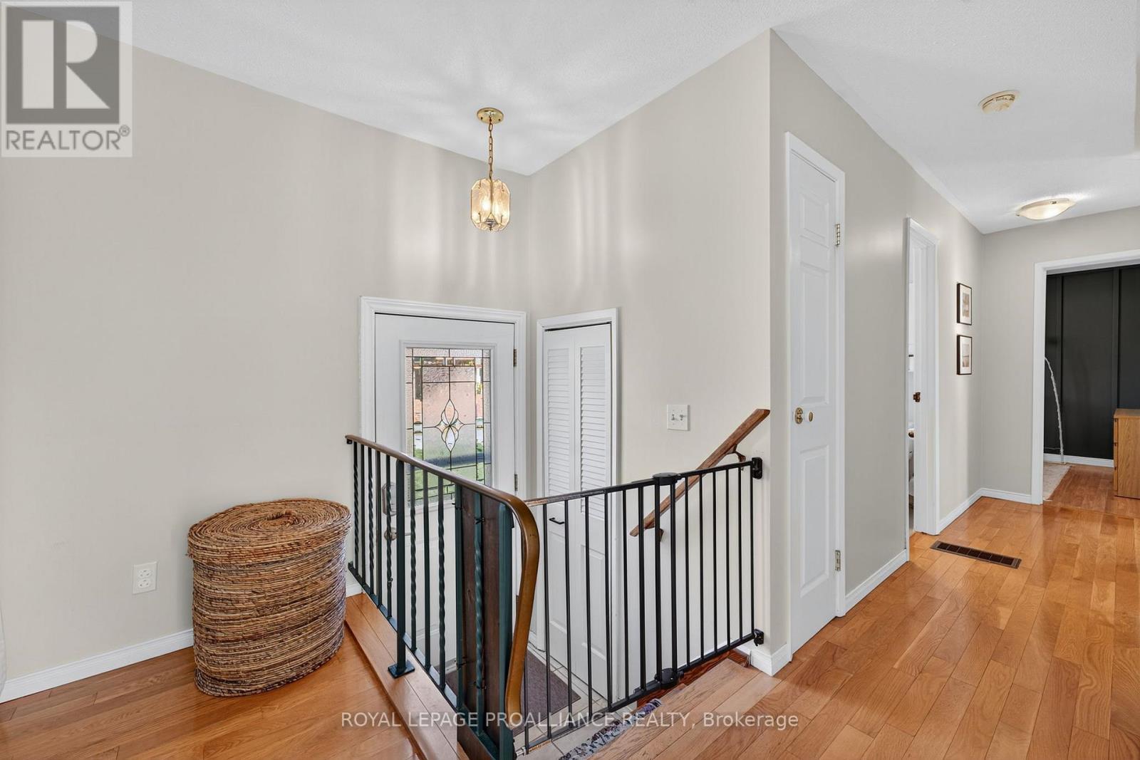 












14 CHESTERFIELD DRIVE

,
Loyalist (Amherstview),




Ontario
K7N1M2

