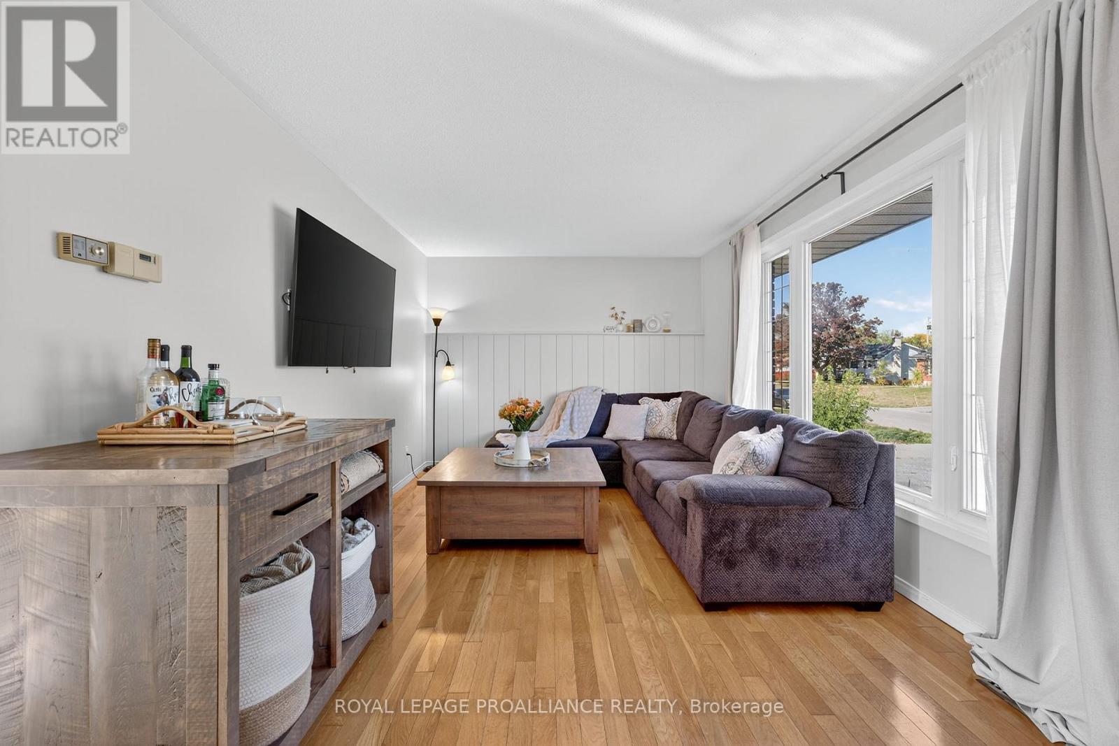 












14 CHESTERFIELD DRIVE

,
Loyalist (Amherstview),




Ontario
K7N1M2

