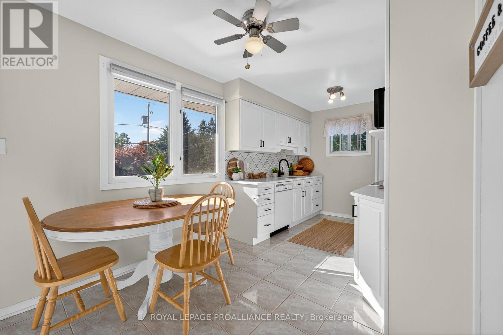 












14 CHESTERFIELD DRIVE

,
Loyalist (Amherstview),




Ontario
K7N1M2

