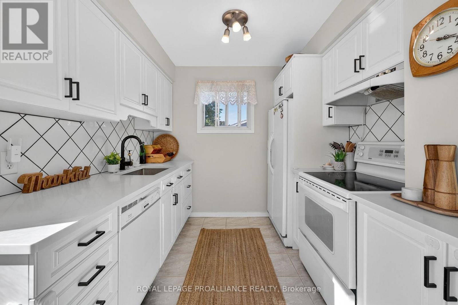 












14 CHESTERFIELD DRIVE

,
Loyalist (Amherstview),




Ontario
K7N1M2

