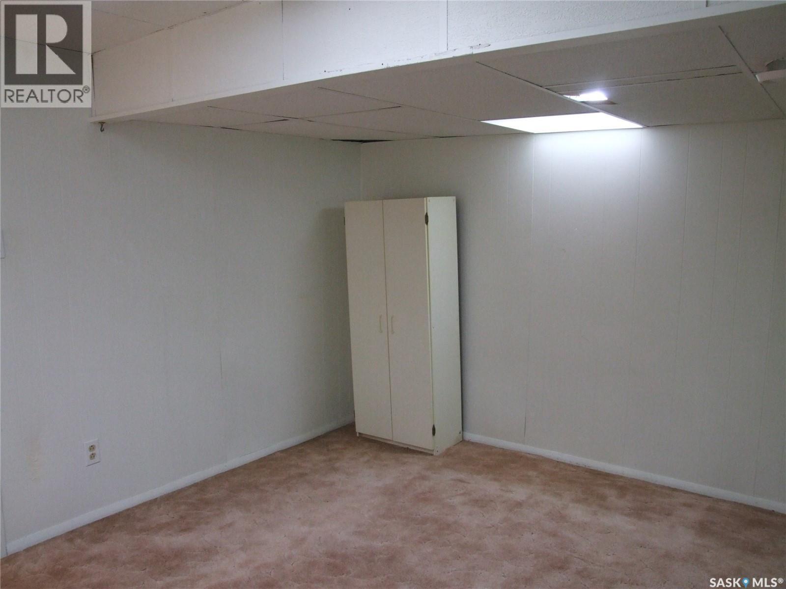 












206 1st STREET W

,
Leader,




Saskatchewan
S0N1H0

