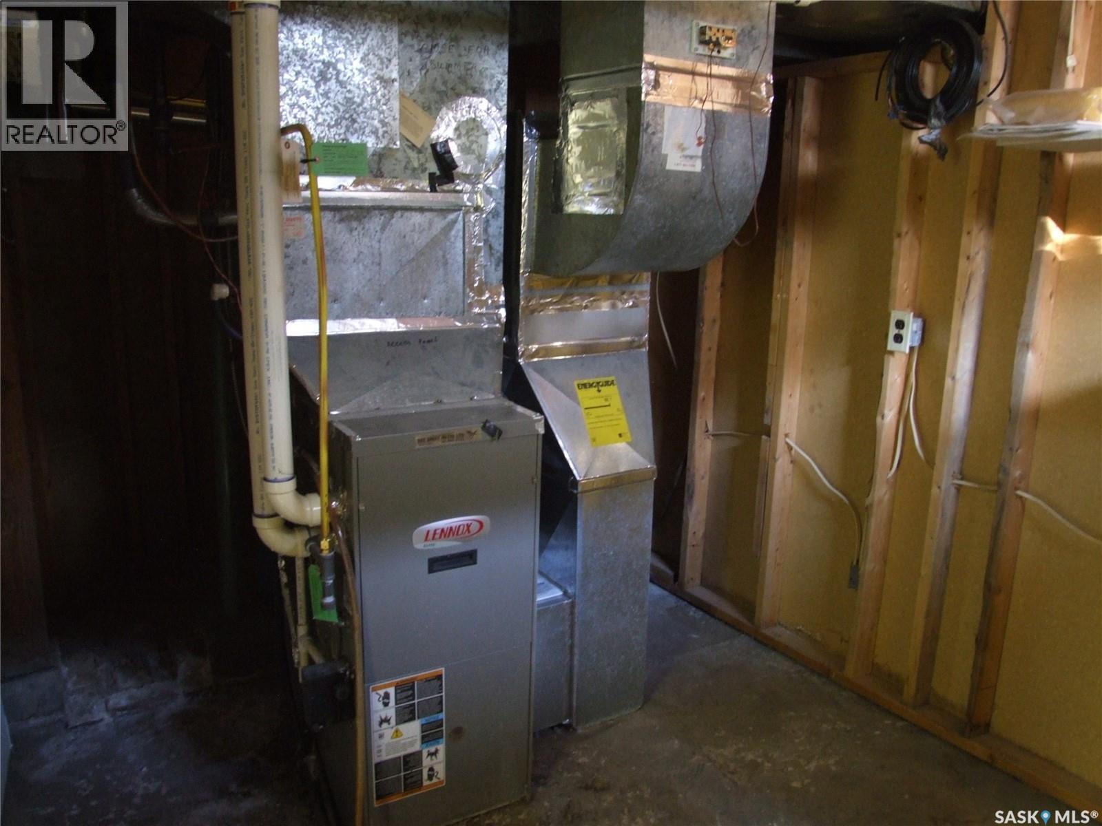 












206 1st STREET W

,
Leader,




Saskatchewan
S0N1H0

