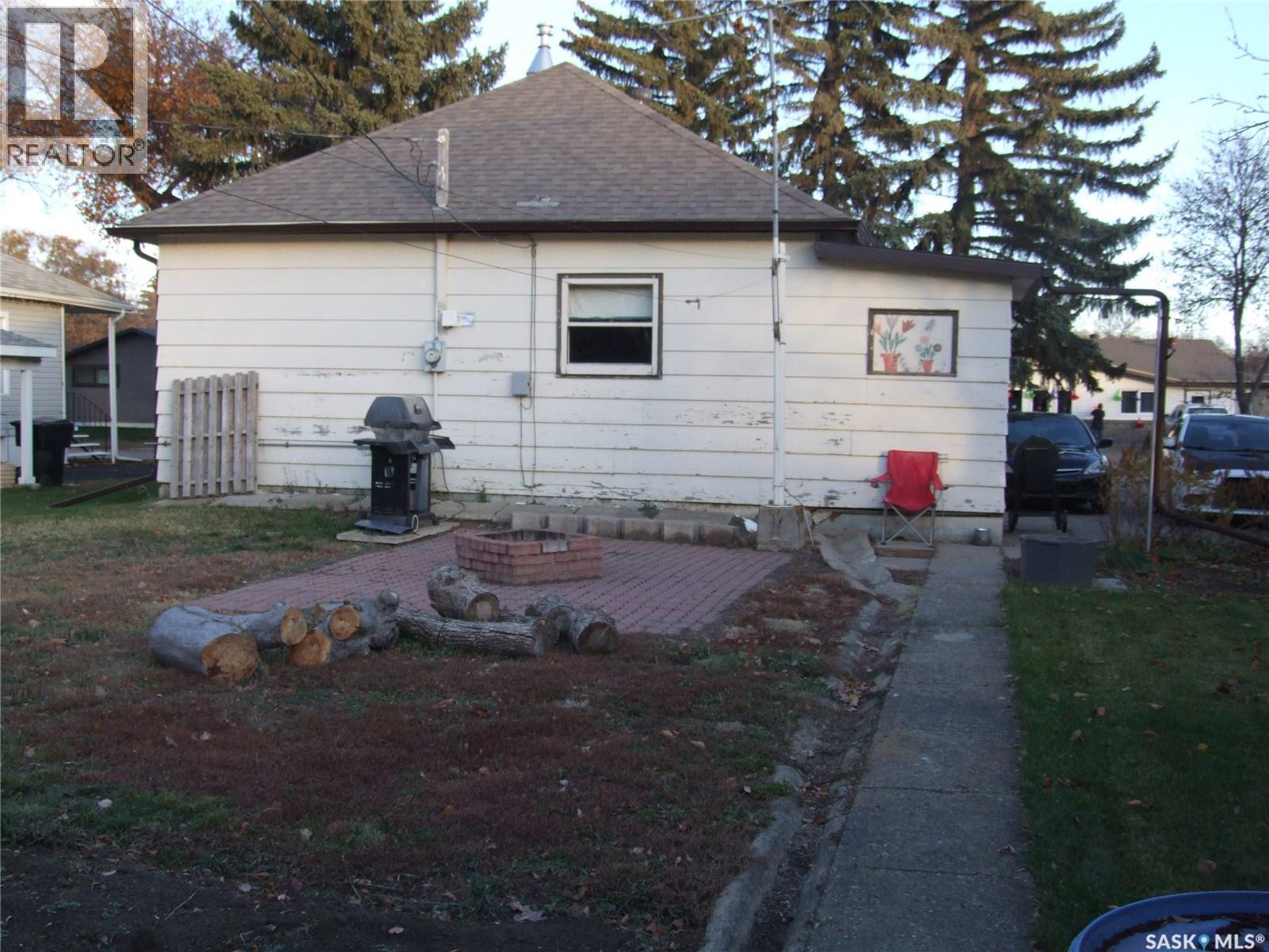 












206 1st STREET W

,
Leader,




Saskatchewan
S0N1H0

