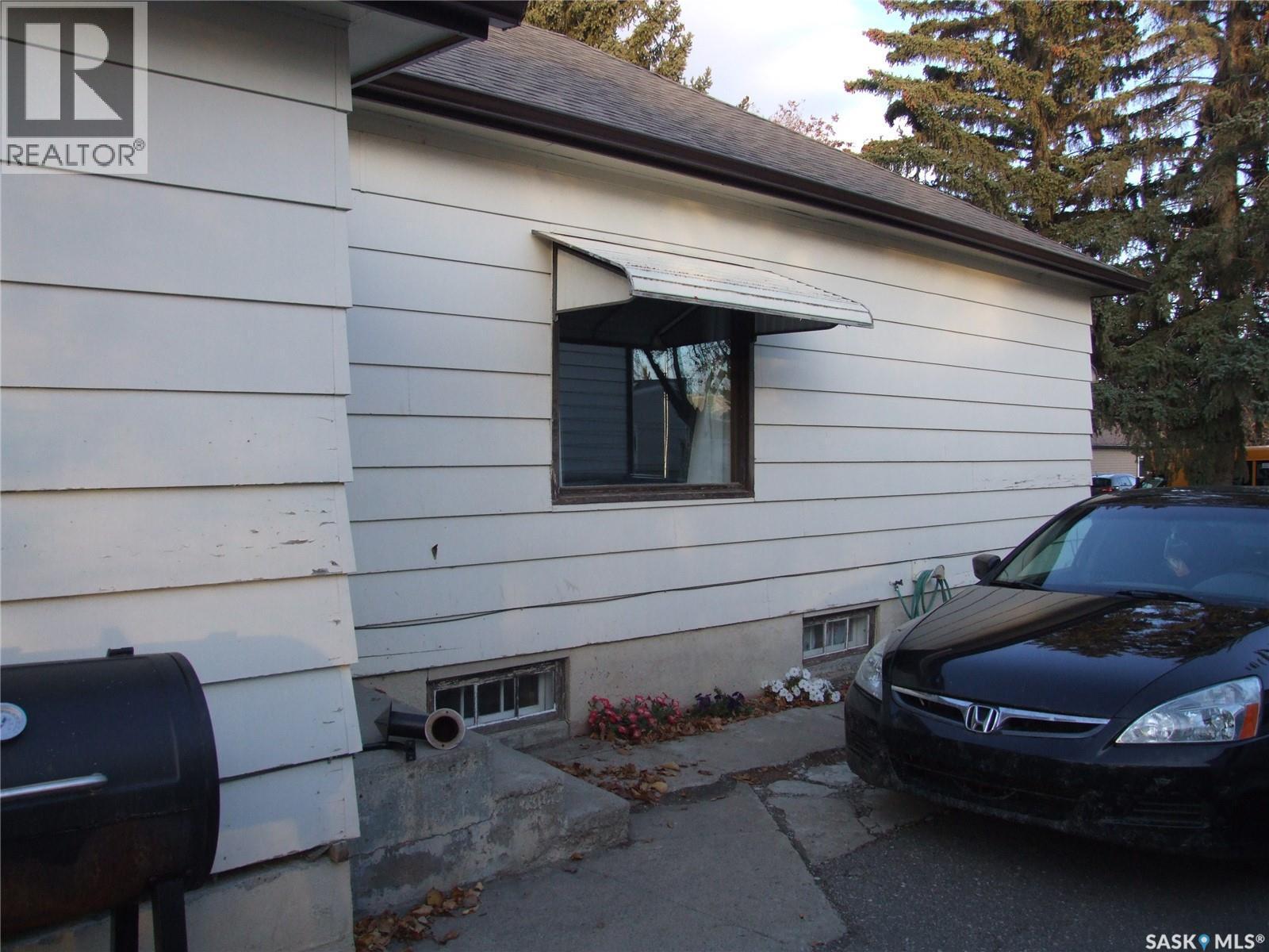 












206 1st STREET W

,
Leader,




Saskatchewan
S0N1H0

