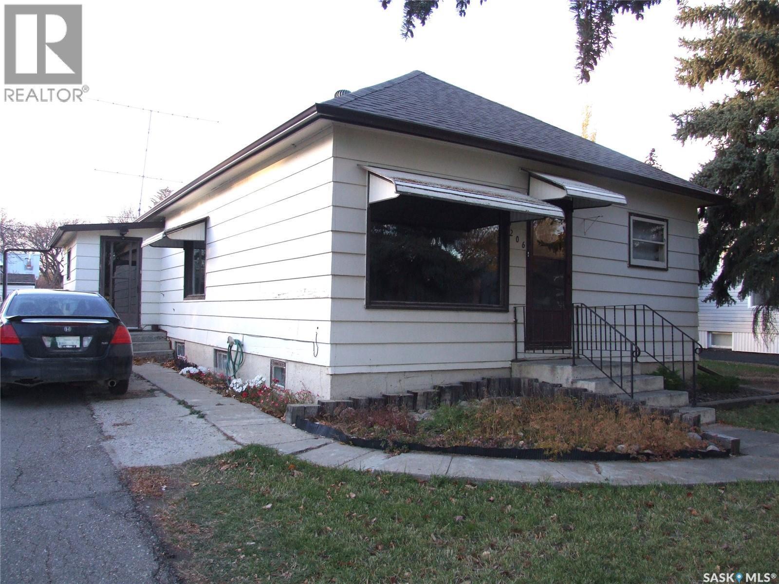 












206 1st STREET W

,
Leader,




Saskatchewan
S0N1H0

