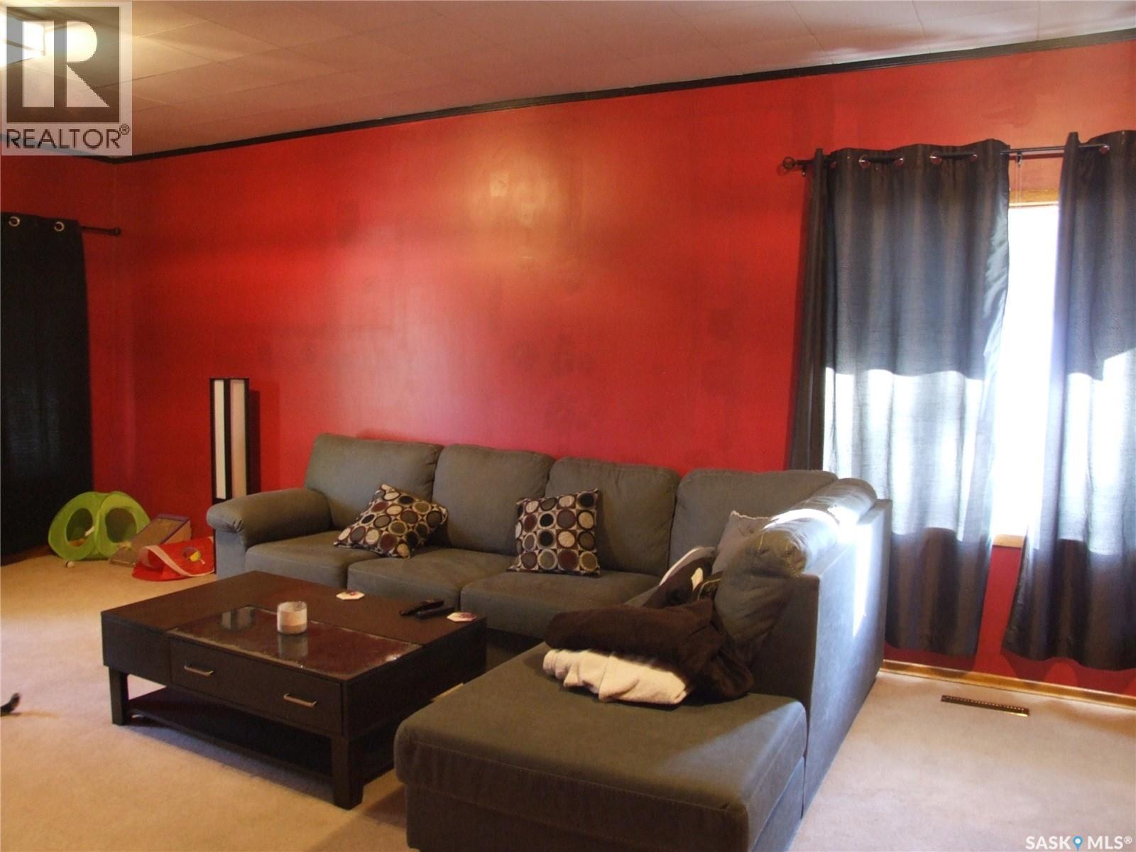 












206 1st STREET W

,
Leader,




Saskatchewan
S0N1H0

