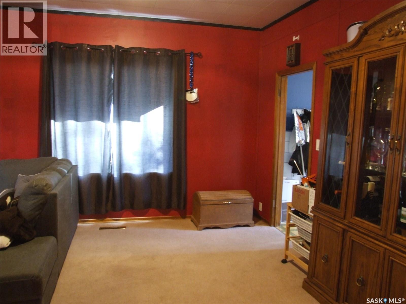 












206 1st STREET W

,
Leader,




Saskatchewan
S0N1H0

