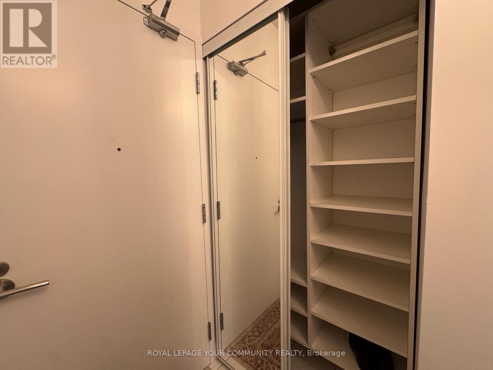 












384 - 209 FORT YORK BOULEVARD

,
Toronto,




Ontario
M5V4A1

