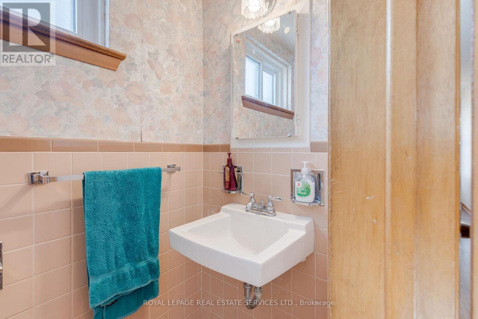 












29 DOVERWOOD COURT

,
Toronto,




Ontario
M2M2G6

