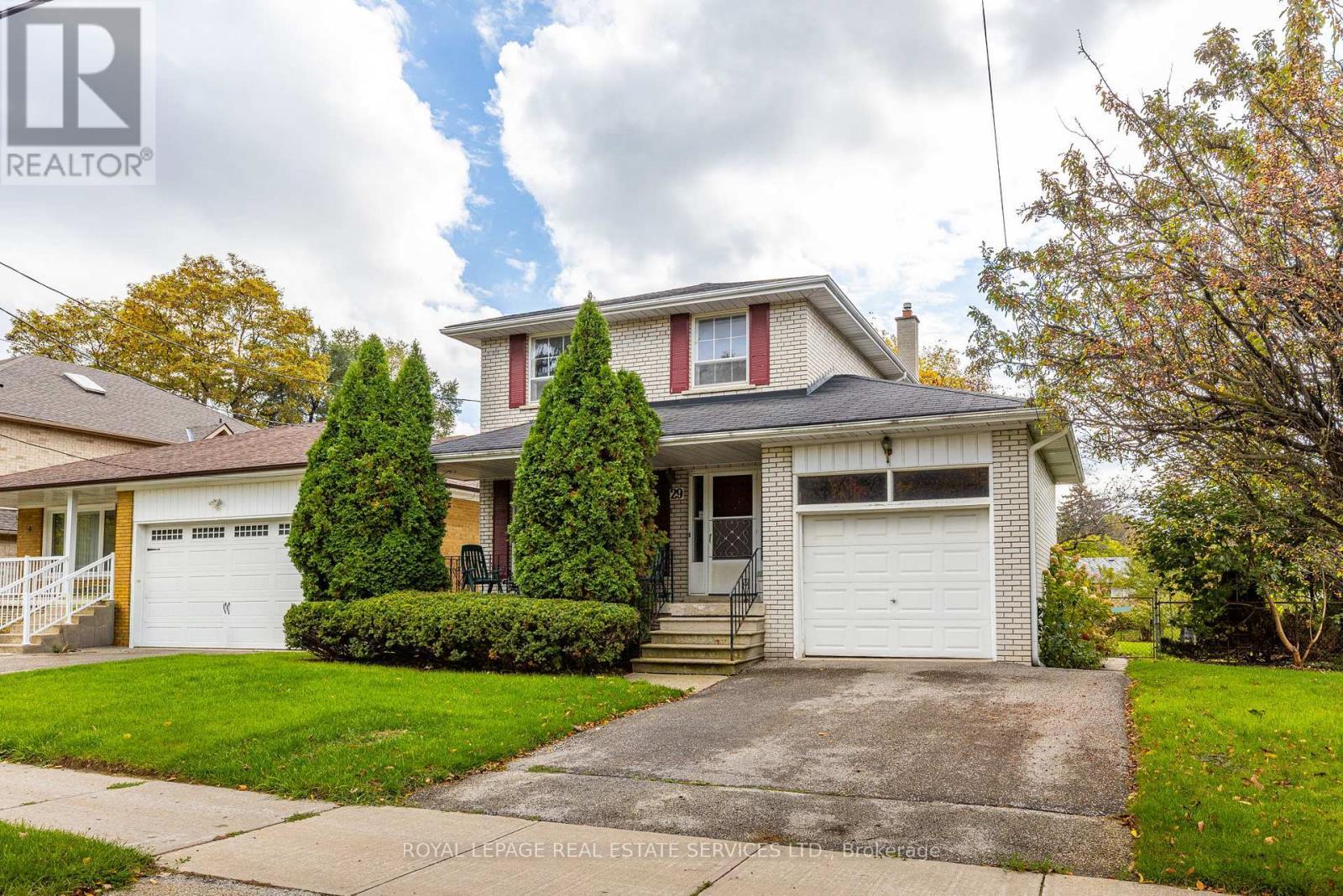 












29 DOVERWOOD COURT

,
Toronto,




Ontario
M2M2G6


