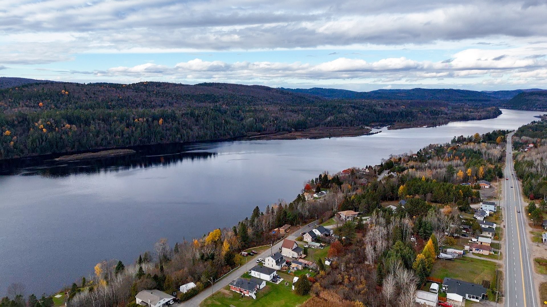 









1307


Rue Principale

,
Saint-Roch-de-Mékinac,




QC
G0X2E0

