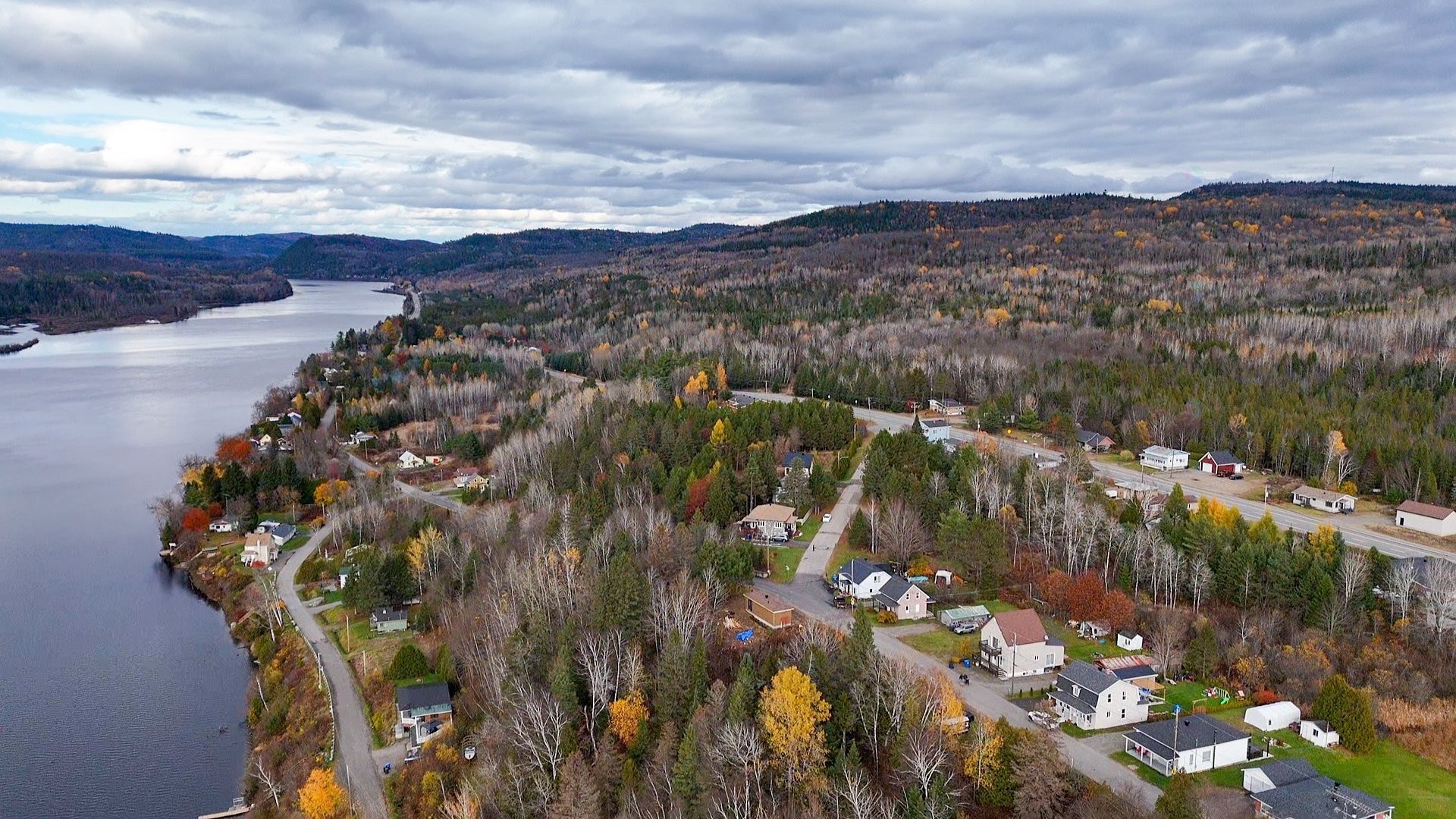 









1307


Rue Principale

,
Saint-Roch-de-Mékinac,




QC
G0X2E0

