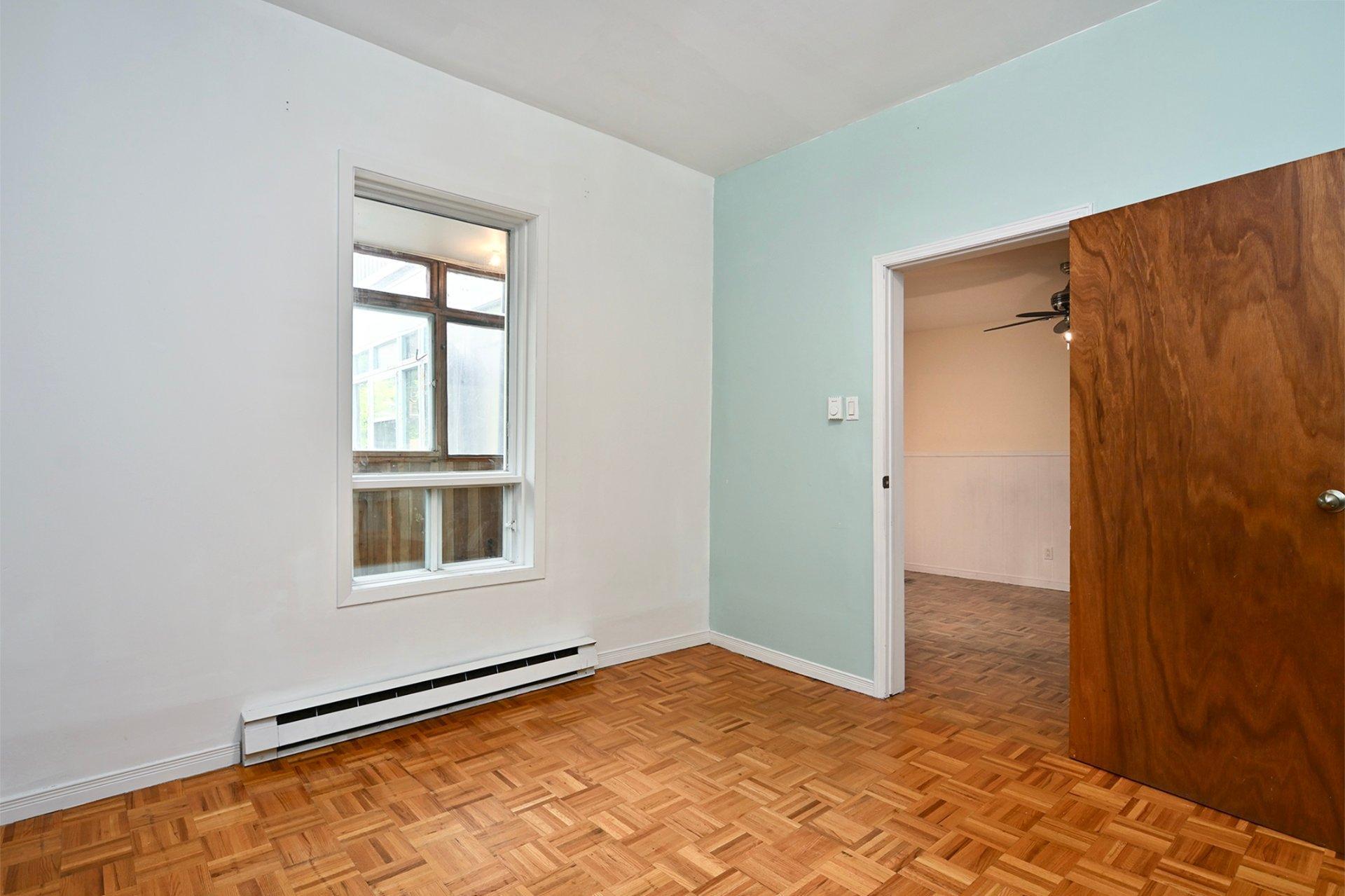 









3907

 - 3911


Rue Berri

,
Montréal (Le Plateau-Mont-Royal),




QC
H2L4H2

