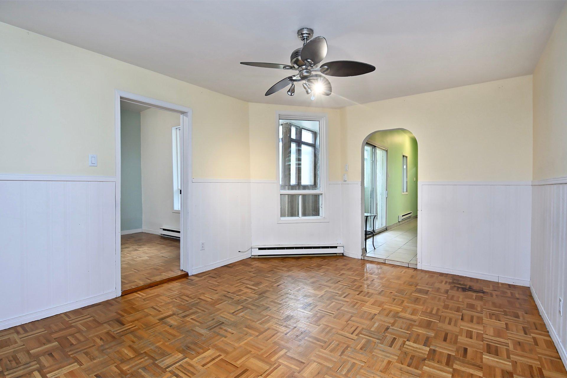 









3907

 - 3911


Rue Berri

,
Montréal (Le Plateau-Mont-Royal),




QC
H2L4H2

