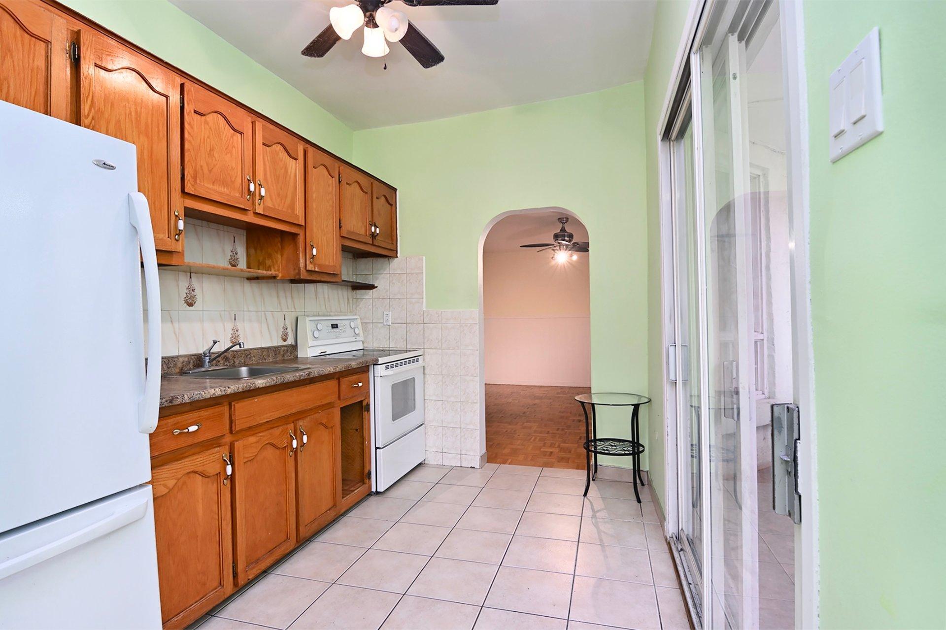 









3907

 - 3911


Rue Berri

,
Montréal (Le Plateau-Mont-Royal),




QC
H2L4H2

