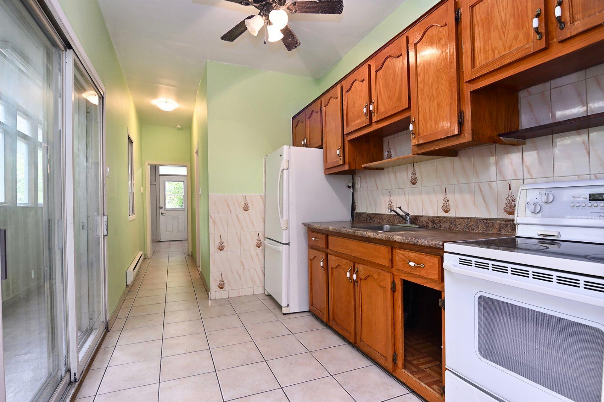 









3907

 - 3911


Rue Berri

,
Montréal (Le Plateau-Mont-Royal),




QC
H2L4H2

