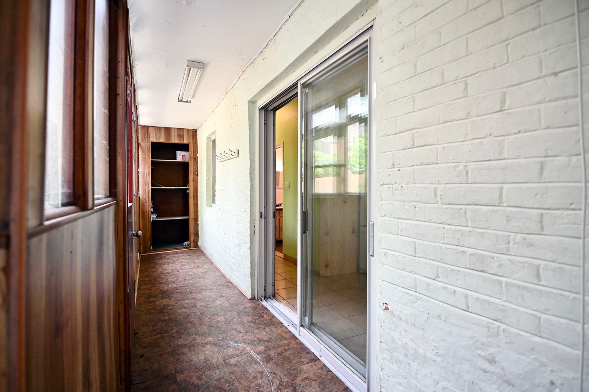 









3907

 - 3911


Rue Berri

,
Montréal (Le Plateau-Mont-Royal),




QC
H2L4H2

