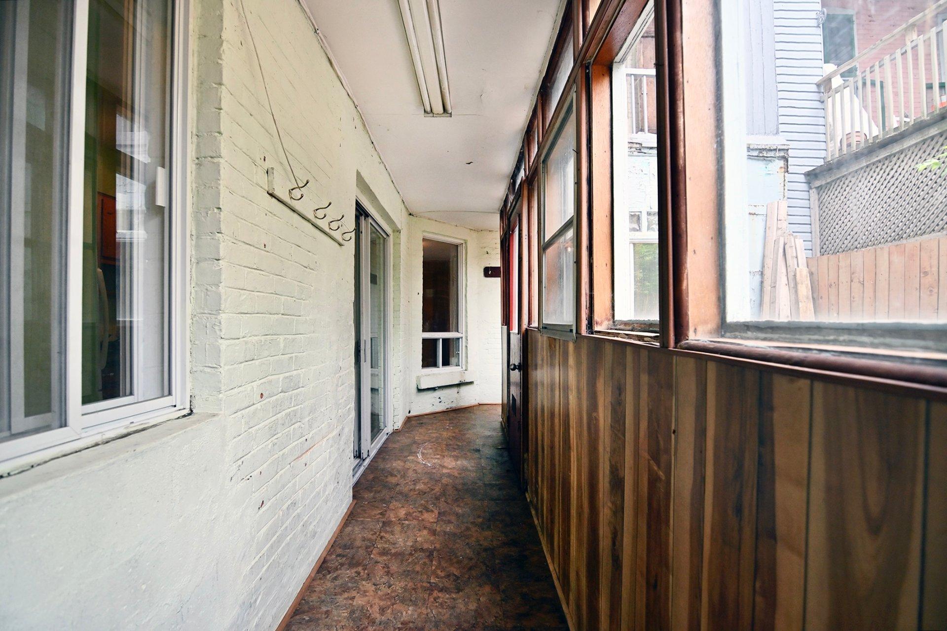 









3907

 - 3911


Rue Berri

,
Montréal (Le Plateau-Mont-Royal),




QC
H2L4H2

