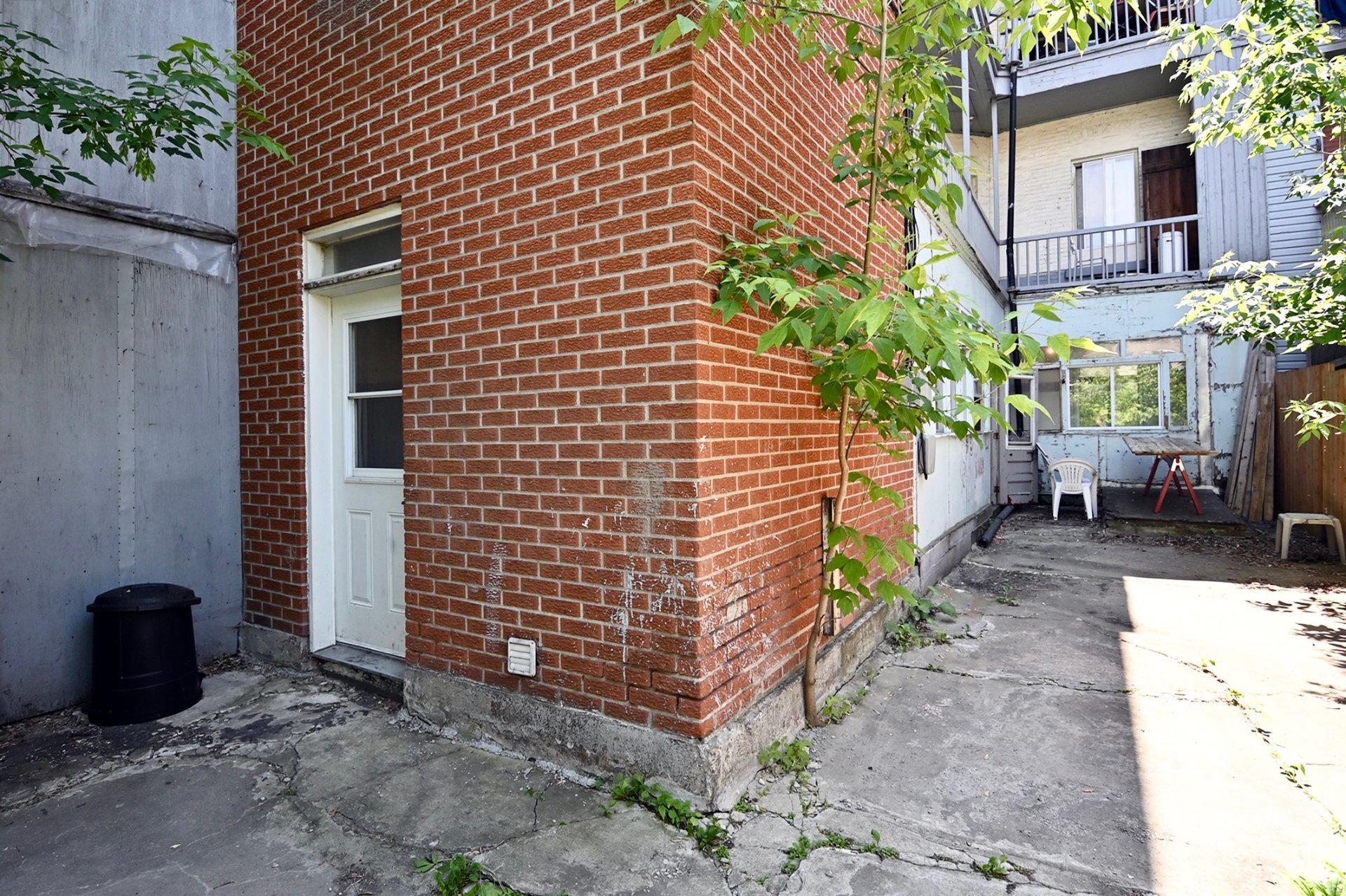 









3907

 - 3911


Rue Berri

,
Montréal (Le Plateau-Mont-Royal),




QC
H2L4H2

