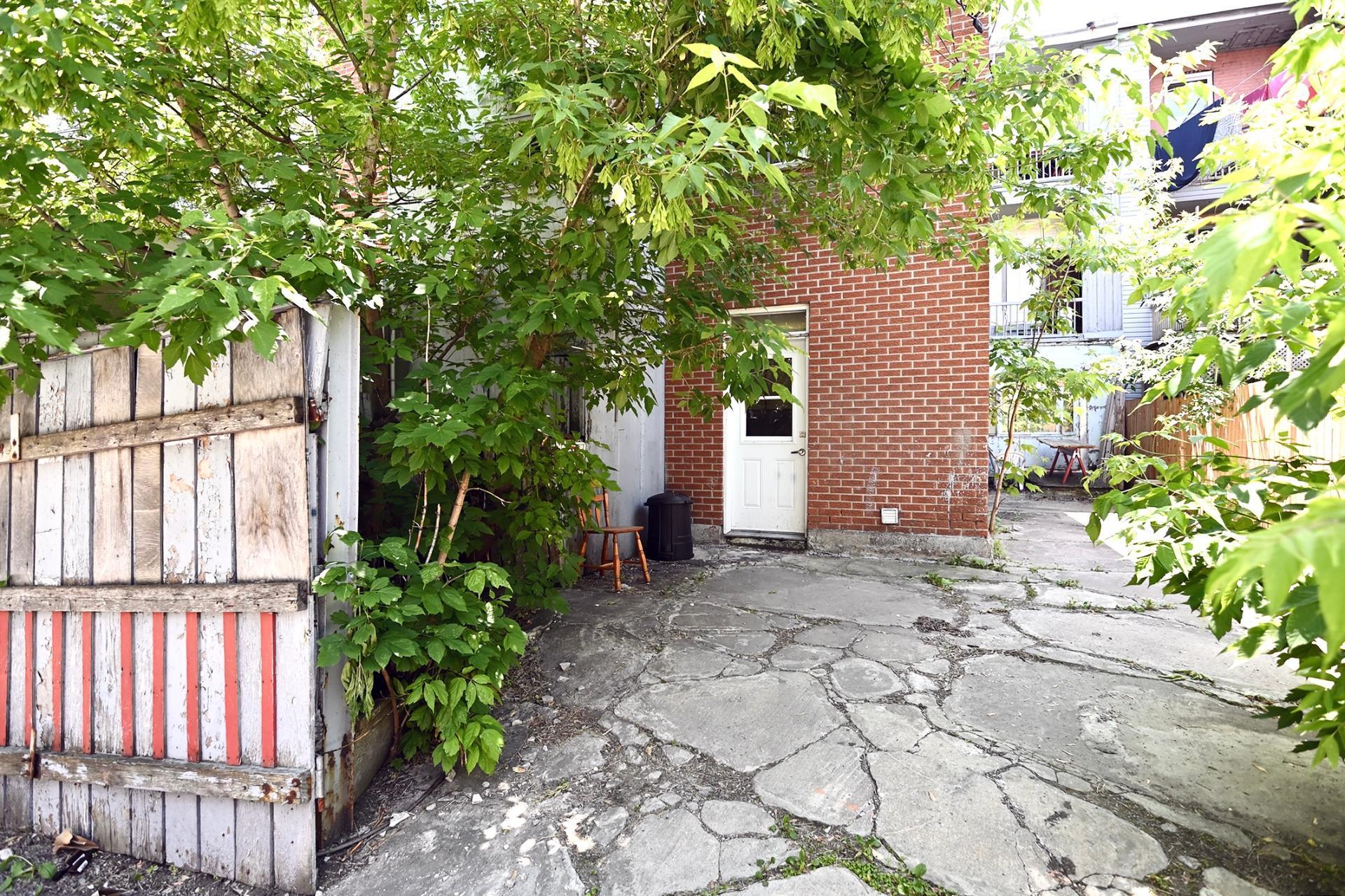 









3907

 - 3911


Rue Berri

,
Montréal (Le Plateau-Mont-Royal),




QC
H2L4H2

