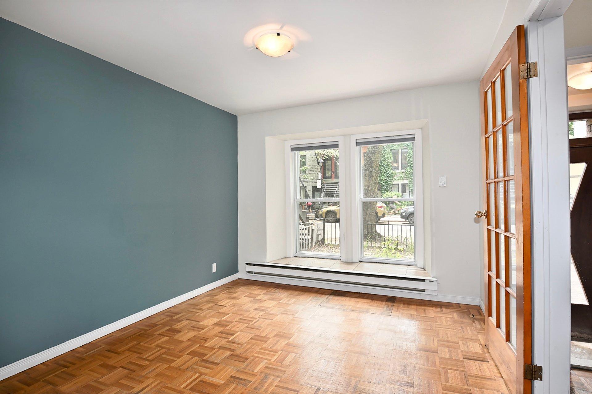 









3907

 - 3911


Rue Berri

,
Montréal (Le Plateau-Mont-Royal),




QC
H2L4H2

