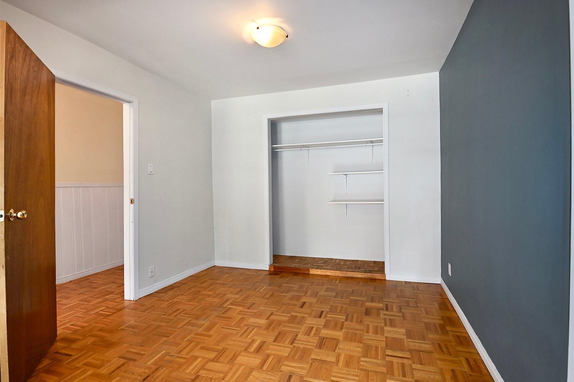 









3907

 - 3911


Rue Berri

,
Montréal (Le Plateau-Mont-Royal),




QC
H2L4H2

