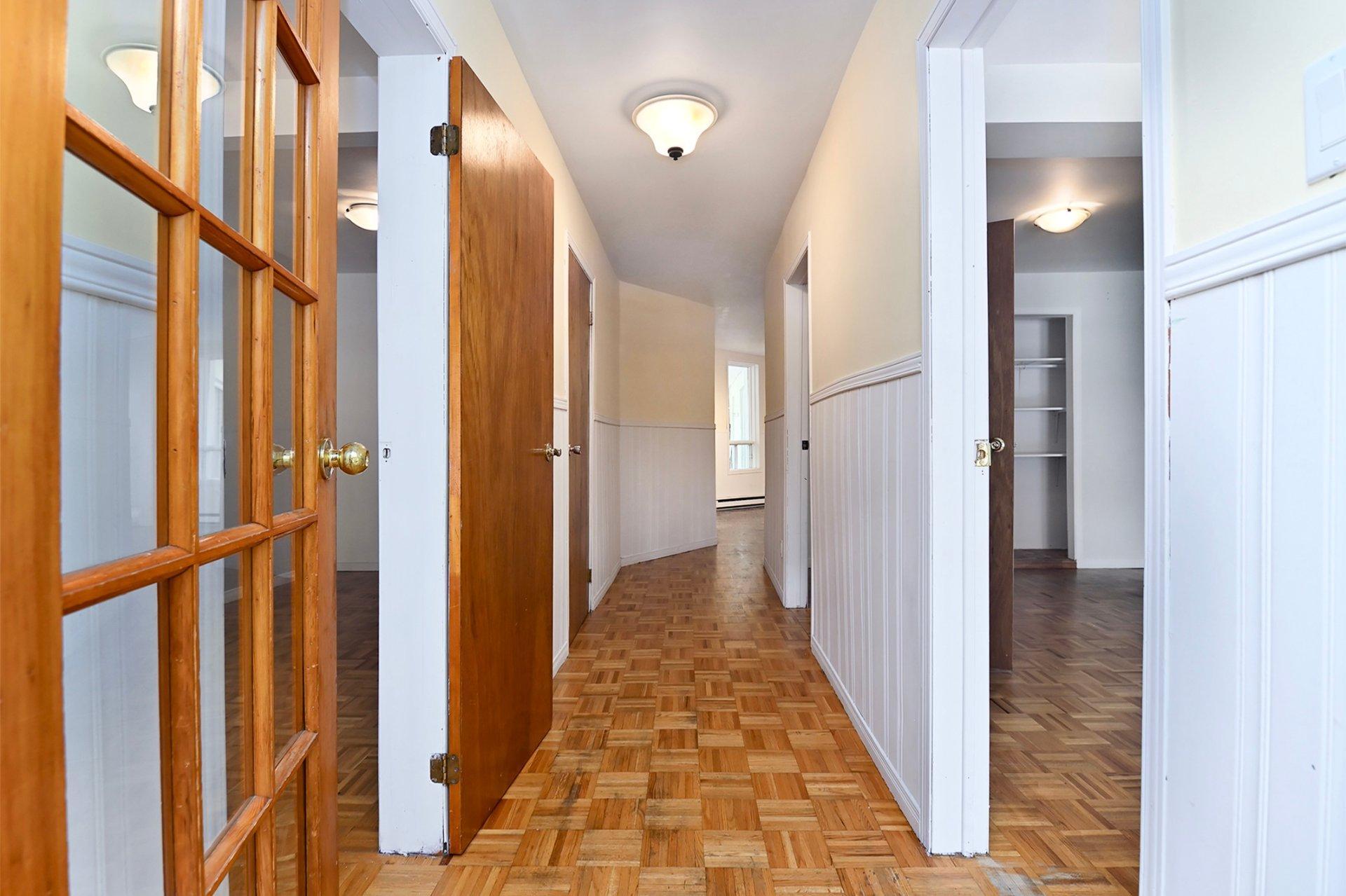 









3907

 - 3911


Rue Berri

,
Montréal (Le Plateau-Mont-Royal),




QC
H2L4H2

