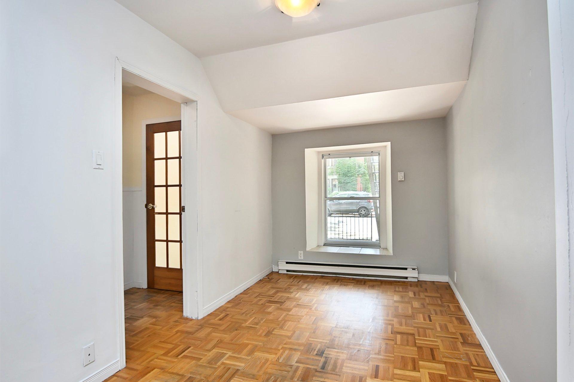 









3907

 - 3911


Rue Berri

,
Montréal (Le Plateau-Mont-Royal),




QC
H2L4H2

