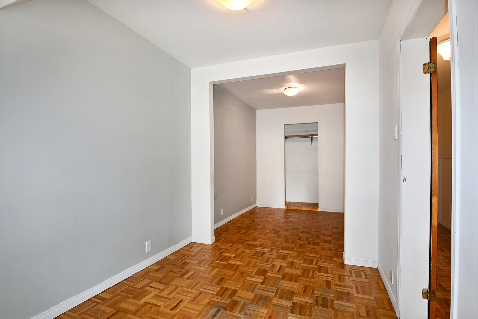 









3907

 - 3911


Rue Berri

,
Montréal (Le Plateau-Mont-Royal),




QC
H2L4H2

