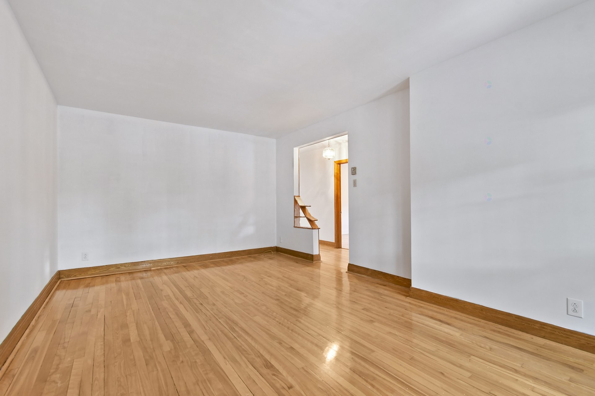 









5890Z


Rue Chauveau

,
Montréal (Mercier/Hochelaga-Maisonneuve),




QC
H1N1H6

