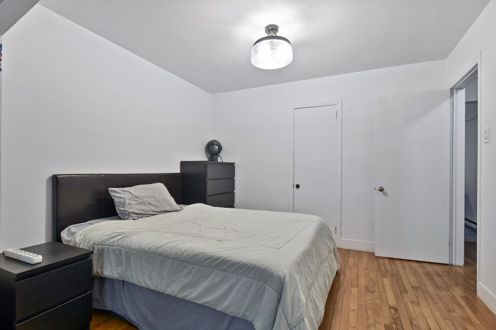 









5890Z


Rue Chauveau

,
Montréal (Mercier/Hochelaga-Maisonneuve),




QC
H1N1H6

