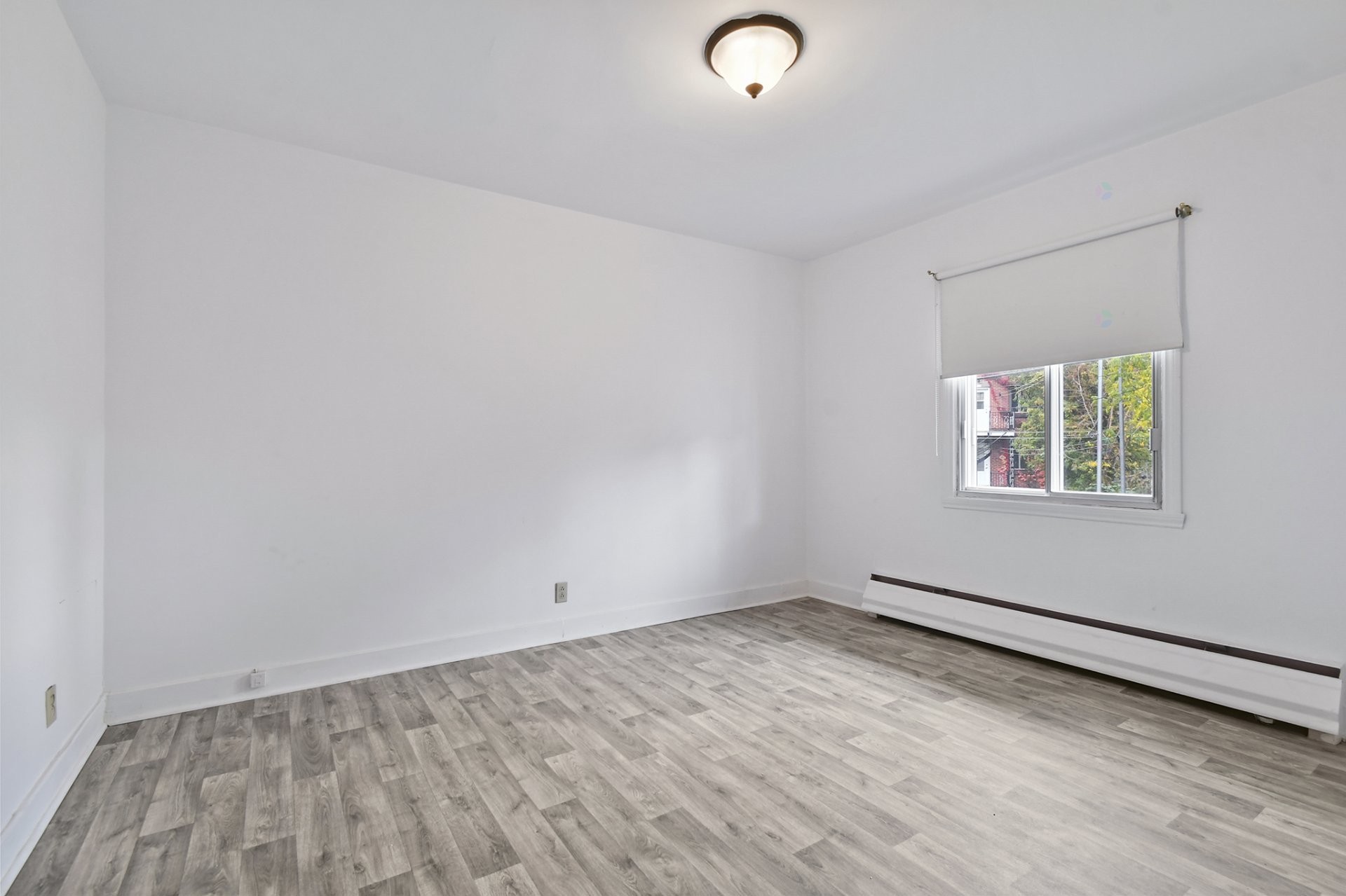 









5890Z


Rue Chauveau

,
Montréal (Mercier/Hochelaga-Maisonneuve),




QC
H1N1H6

