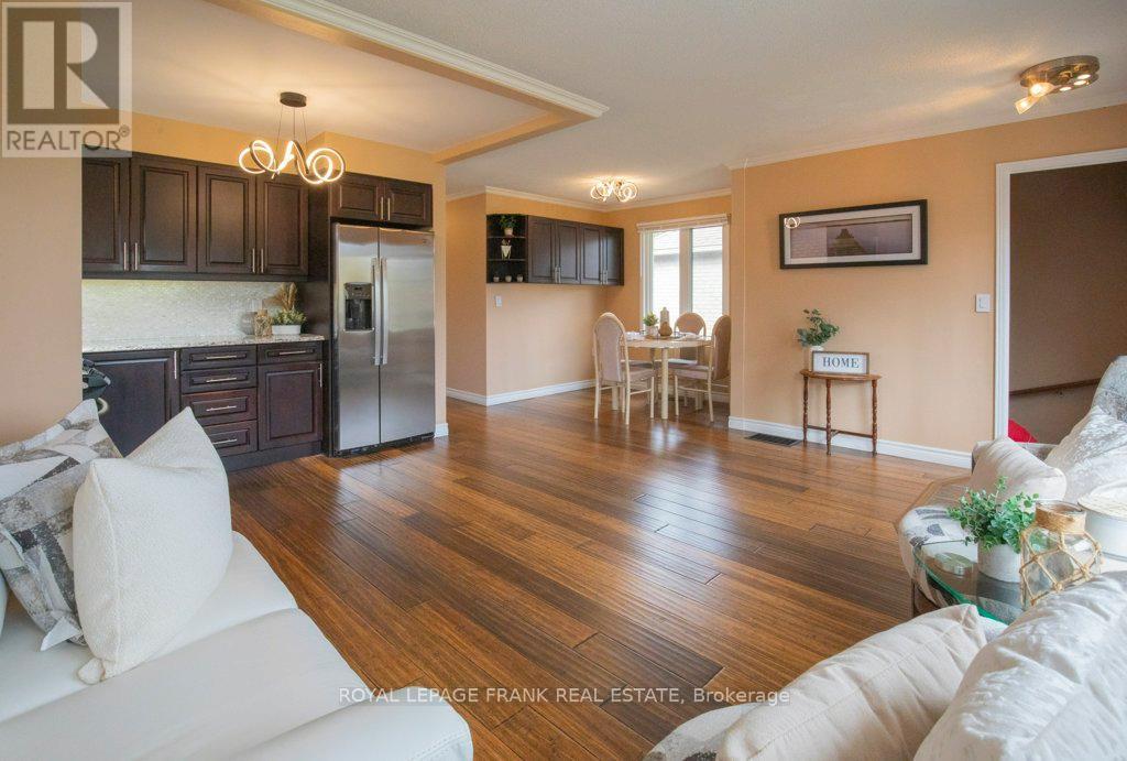 












324 TOWERHILL ROAD

,
Peterborough (Northcrest Ward 5),




Ontario
K9H7R7

