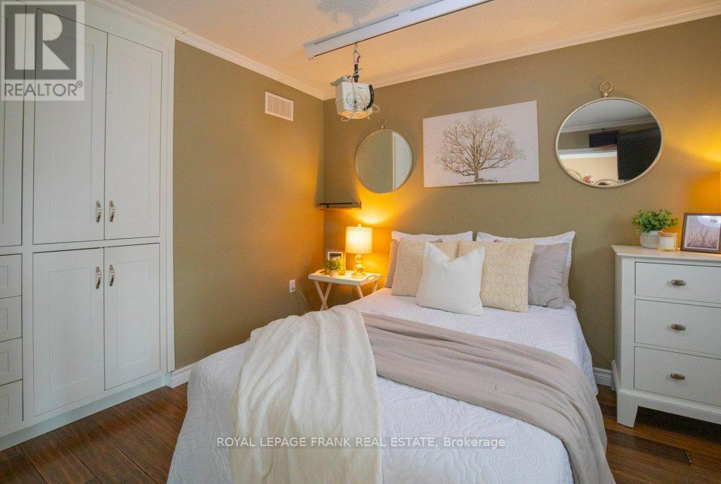 












324 TOWERHILL ROAD

,
Peterborough (Northcrest Ward 5),




Ontario
K9H7R7

