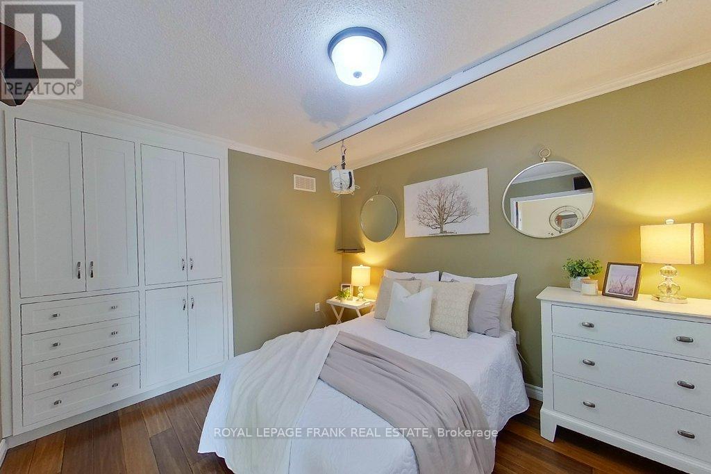 












324 TOWERHILL ROAD

,
Peterborough (Northcrest Ward 5),




Ontario
K9H7R7

