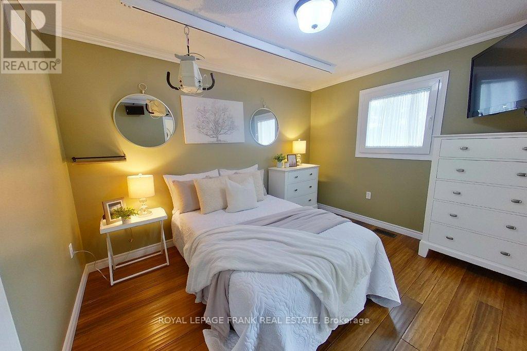 












324 TOWERHILL ROAD

,
Peterborough (Northcrest Ward 5),




Ontario
K9H7R7

