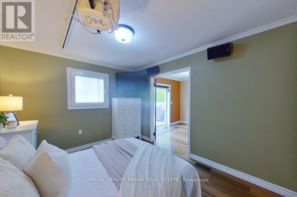 












324 TOWERHILL ROAD

,
Peterborough (Northcrest Ward 5),




Ontario
K9H7R7

