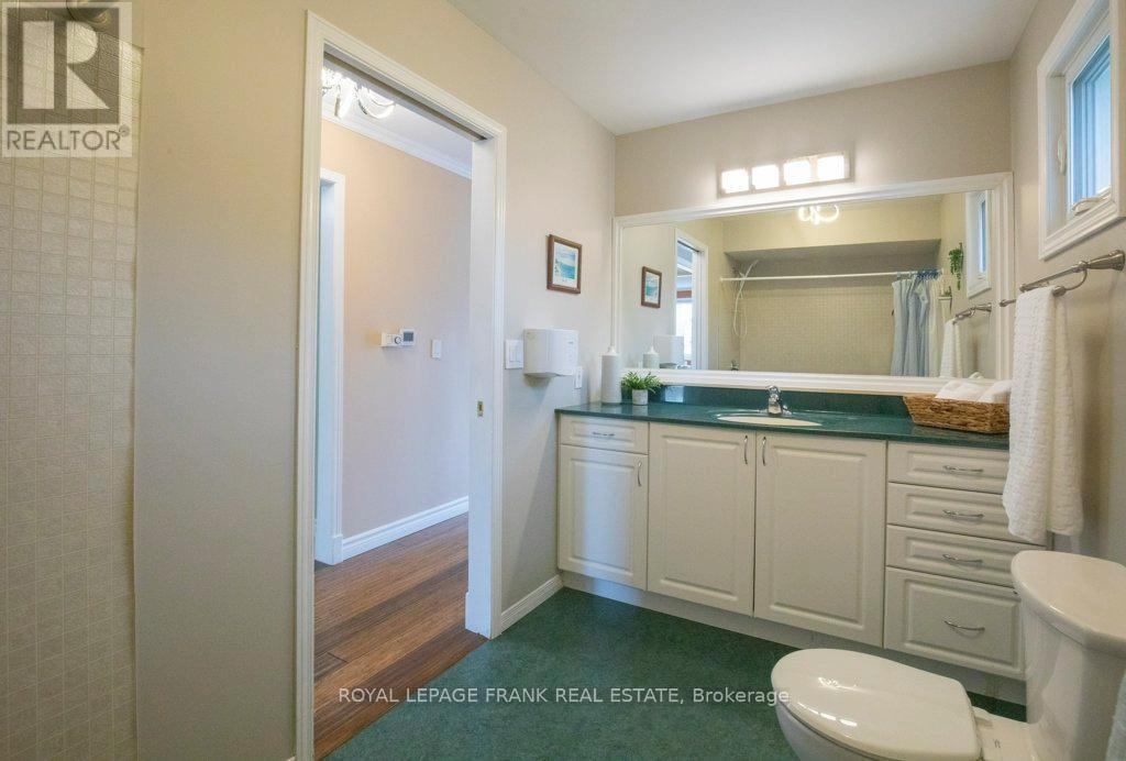 












324 TOWERHILL ROAD

,
Peterborough (Northcrest Ward 5),




Ontario
K9H7R7

