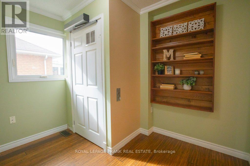 












324 TOWERHILL ROAD

,
Peterborough (Northcrest Ward 5),




Ontario
K9H7R7

