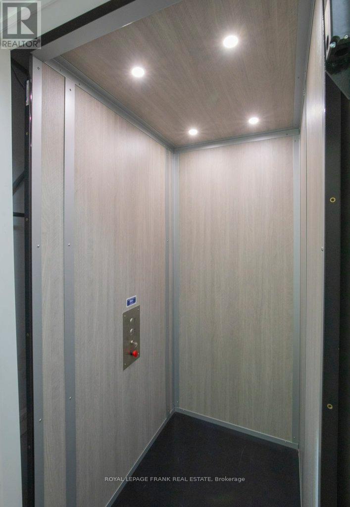 












324 TOWERHILL ROAD

,
Peterborough (Northcrest Ward 5),




Ontario
K9H7R7

