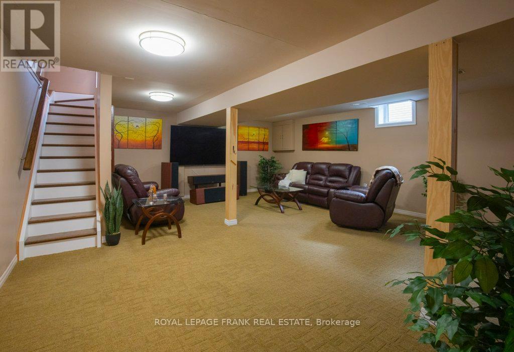 












324 TOWERHILL ROAD

,
Peterborough (Northcrest Ward 5),




Ontario
K9H7R7

